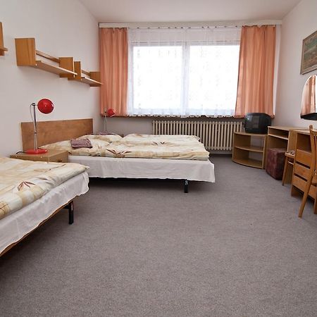 Domov Mladeze A Skolni Jidelna Karlovy Vary 호텔 객실 사진