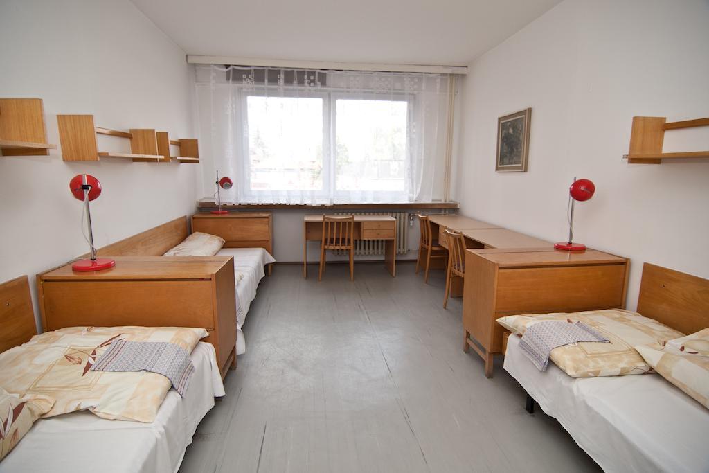 Domov Mladeze A Skolni Jidelna Karlovy Vary 호텔 객실 사진