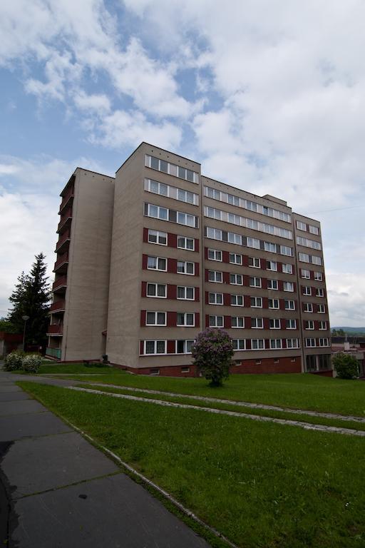 Domov Mladeze A Skolni Jidelna Karlovy Vary 호텔 외부 사진